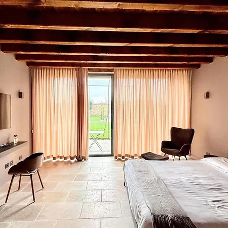 Elegant With Shared Pool *