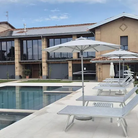 Elegant With Shared Pool Апартаменты Adro