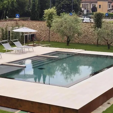 Elegant With Shared Pool Apartman
