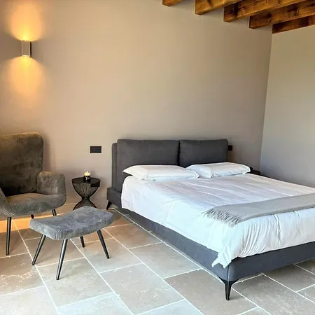 Elegant With Shared Pool Apartman