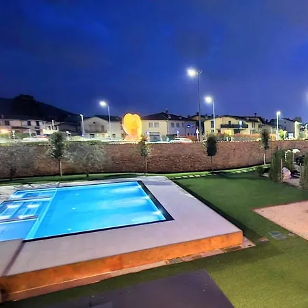 Apartman Elegant With Shared Pool